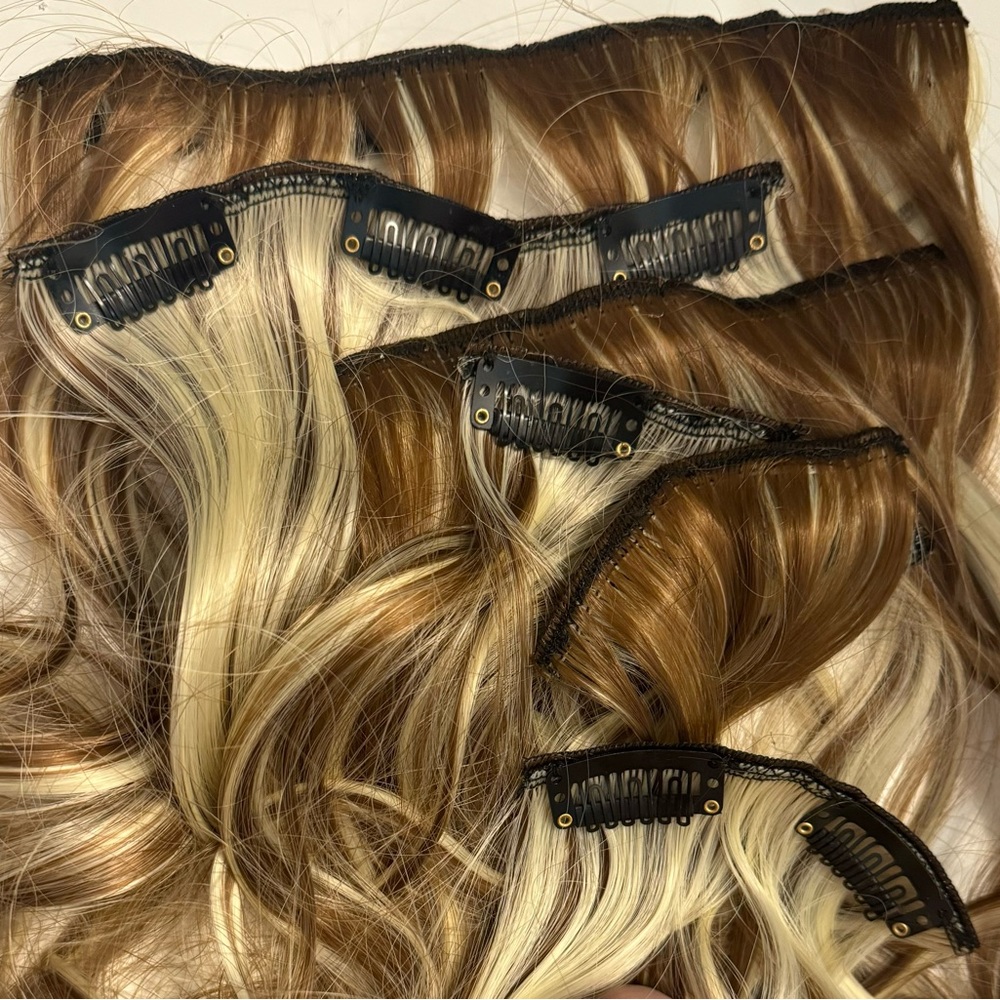 22 in of synthetic brown with blonde highlights clip in extensions.